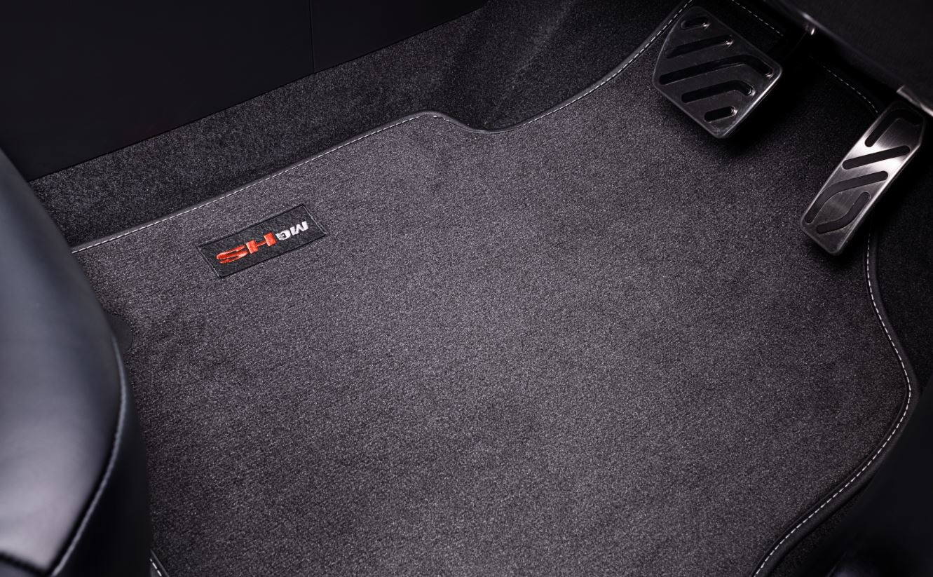 MG HS Plug-In Premium Floor Mat Set